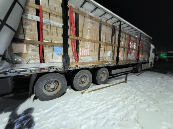 В Литве задержали две фуры с белорусскими сигаретами на сумму 5,6 млн евро В Литве задержали две фуры с белорусскими сигаретами на сумму 5,6 млн евро