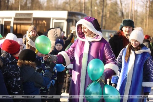 В поместье белорусского Деда Мороза в Беловежской пуще состоялось праздничное мероприятие «Проводы Снегурочки»