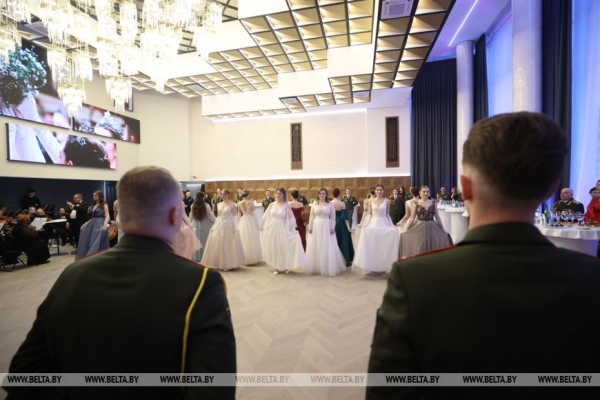 Военнослужащий сделал девушке предложение на офицерском балу в Бресте. История знакомства Военнослужащий сделал девушке предложение на офицерском балу в Бресте. История знакомства