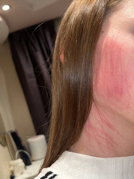 Дорожный конфликт: женщина напала через окно машины Дорожный конфликт: женщина напала через окно машины