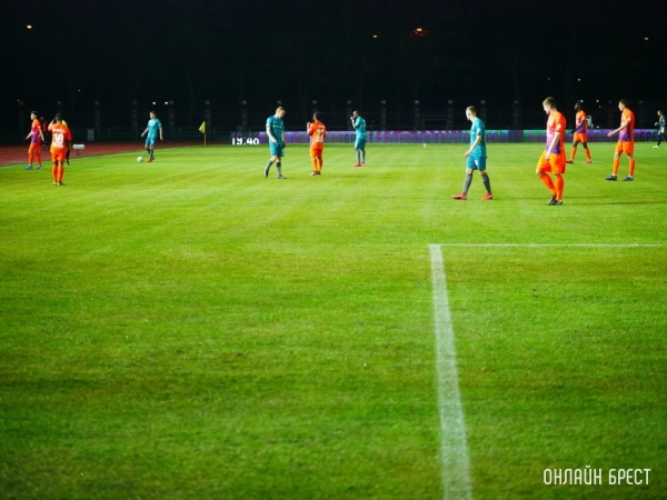 Лукашенко поручил навести порядок с зарплатами спортсменов и тренеров Лукашенко поручил навести порядок с зарплатами спортсменов и тренеров