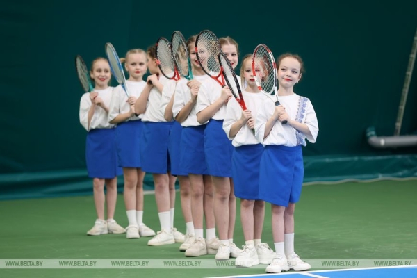 В Пинске открыли крытые теннисные корты