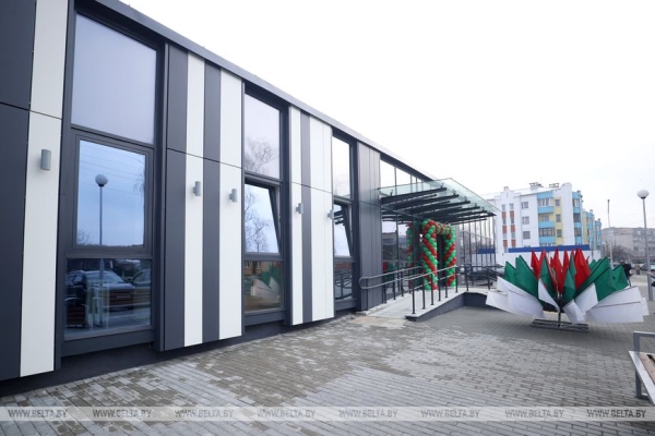 В Пинске открыли крытые теннисные корты