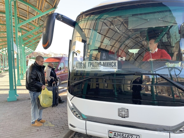 «Может, меня даже уволят за эти слова…» Журналисты поговорили с водителем китайского автобуса «Может, меня даже уволят за эти слова…» Журналисты поговорили с водителем китайского автобуса