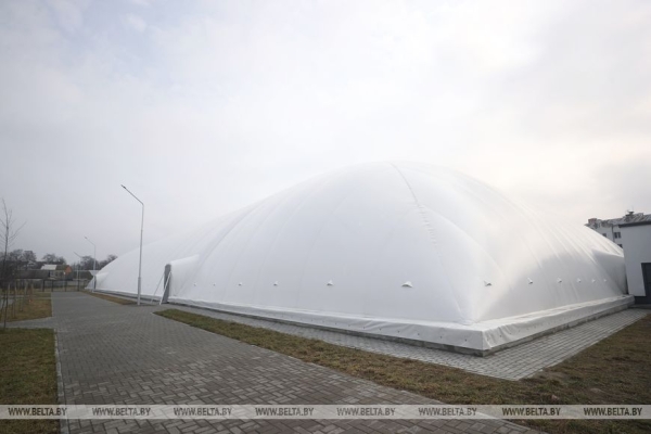 В Пинске открыли крытые теннисные корты