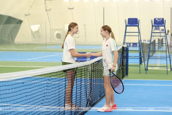 В Пинске открыли крытые теннисные корты