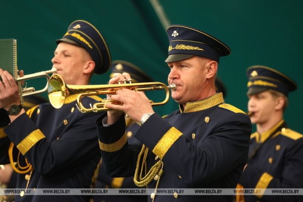 В Пинске открыли крытые теннисные корты