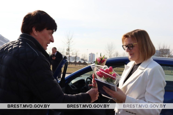 В Бресте ГАИ останавливали женщин-водителей: с какой целью?