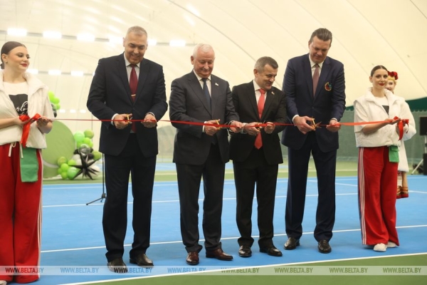 В Пинске открыли крытые теннисные корты