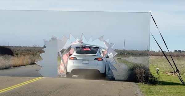 Блогер поставил на дороге стену с картиной и поехал прямо в нее. Вот как среагировал на это автопилот Tesla Блогер поставил на дороге стену с картиной и поехал прямо в нее. Вот как среагировал на это автопилот Tesla