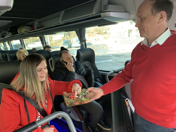 «Может, меня даже уволят за эти слова…» Журналисты поговорили с водителем китайского автобуса «Может, меня даже уволят за эти слова…» Журналисты поговорили с водителем китайского автобуса