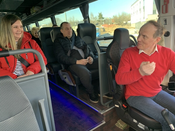 «Может, меня даже уволят за эти слова…» Журналисты поговорили с водителем китайского автобуса «Может, меня даже уволят за эти слова…» Журналисты поговорили с водителем китайского автобуса