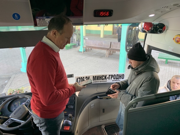 «Может, меня даже уволят за эти слова…» Журналисты поговорили с водителем китайского автобуса «Может, меня даже уволят за эти слова…» Журналисты поговорили с водителем китайского автобуса