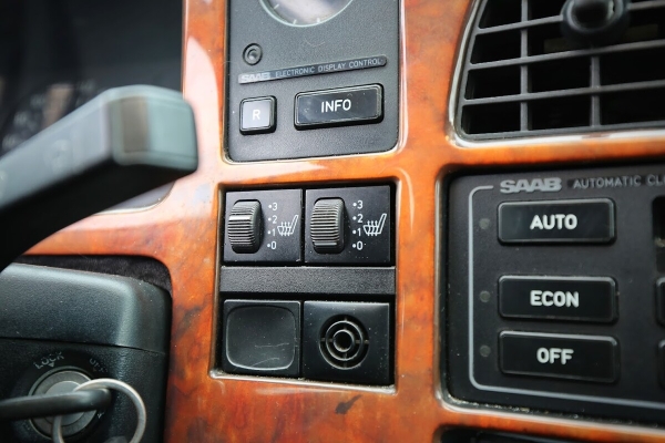 Белорус показал очень редкий Saab 9000 Белорус показал очень редкий Saab 9000