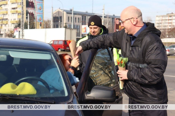 В Бресте ГАИ останавливали женщин-водителей: с какой целью?