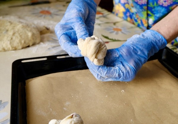 Пасхальные булочки за 20 минут: готовим легко, покупаем выгодно — с «Хит!» Пасхальные булочки за 20 минут: готовим легко, покупаем выгодно — с «Хит!»