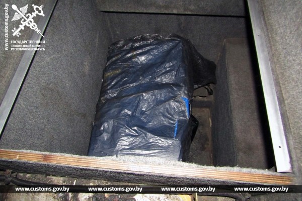 Водитель автобуса попытался провезти брендовые товары на 20 тыс. рублей — случай на границе в Бресте Водитель автобуса попытался провезти брендовые товары на 20 тыс. рублей — случай на границе в Бресте
