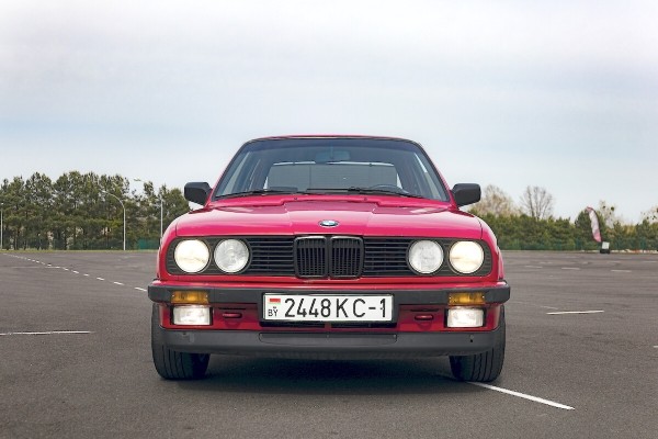 Брестчанин показал отлично сохранившийся BMW E30 1986 года Брестчанин показал отлично сохранившийся BMW E30 1986 года