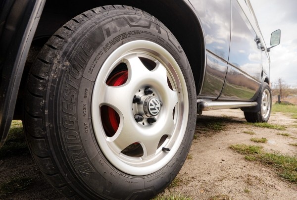 «Предлагали $15 000 — не отдал!» Брестчанин показал свой любимый кемпер из 90-х — VW T3 Westfalia «Предлагали $15 000 — не отдал!» Брестчанин показал свой любимый кемпер из 90-х — VW T3 Westfalia