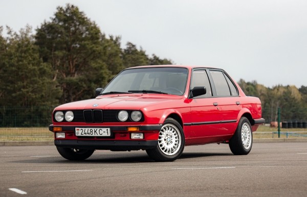 Брестчанин показал отлично сохранившийся BMW E30 1986 года Брестчанин показал отлично сохранившийся BMW E30 1986 года