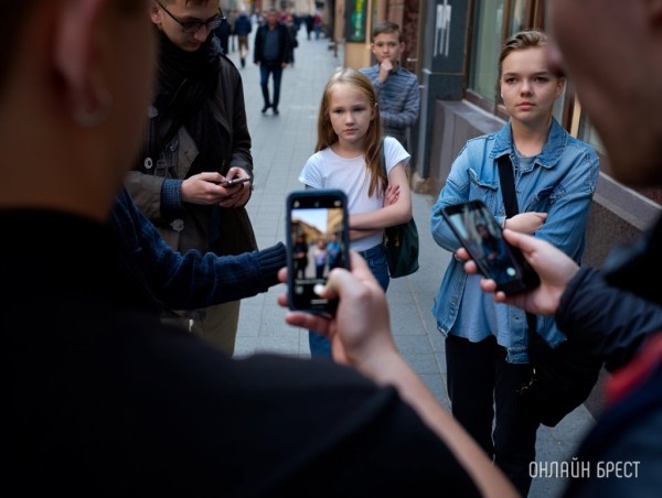 Могут ли блогеры публиковать в интернете фото или видео с прохожими? Могут ли блогеры публиковать в интернете фото или видео с прохожими?