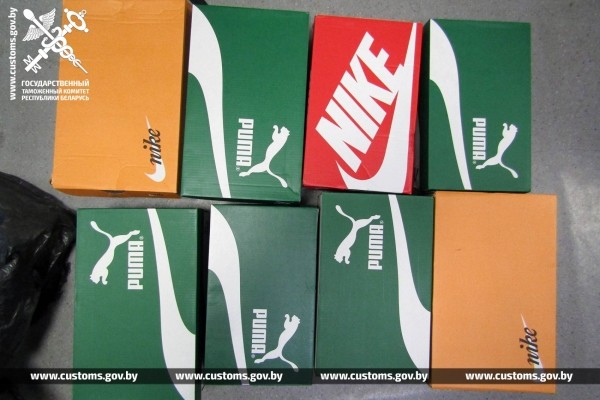 Водитель автобуса попытался провезти брендовые товары на 20 тыс. рублей — случай на границе в Бресте Водитель автобуса попытался провезти брендовые товары на 20 тыс. рублей — случай на границе в Бресте