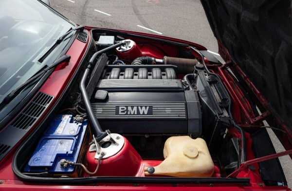 Брестчанин показал отлично сохранившийся BMW E30 1986 года Брестчанин показал отлично сохранившийся BMW E30 1986 года