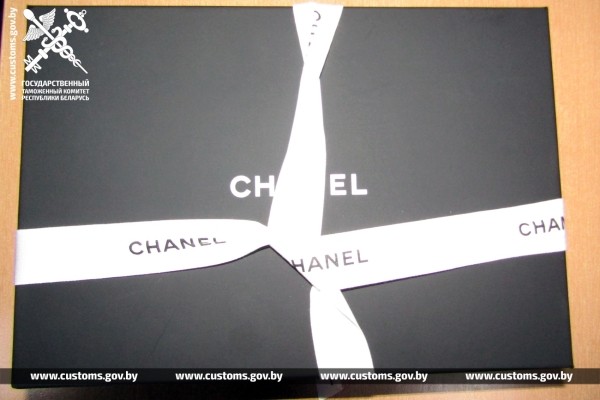 Водитель автобуса попытался провезти брендовые товары на 20 тыс. рублей — случай на границе в Бресте Водитель автобуса попытался провезти брендовые товары на 20 тыс. рублей — случай на границе в Бресте