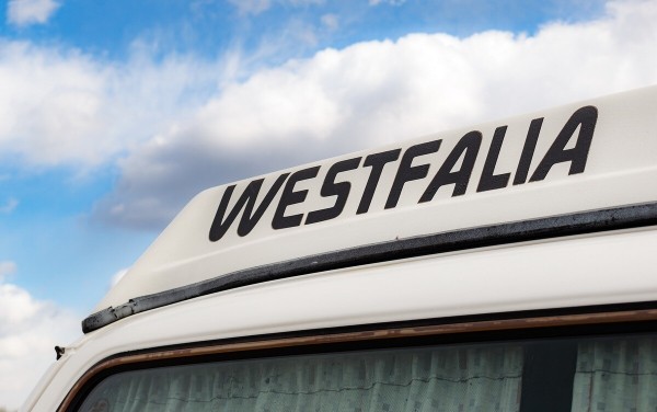 «Предлагали $15 000 — не отдал!» Брестчанин показал свой любимый кемпер из 90-х — VW T3 Westfalia «Предлагали $15 000 — не отдал!» Брестчанин показал свой любимый кемпер из 90-х — VW T3 Westfalia