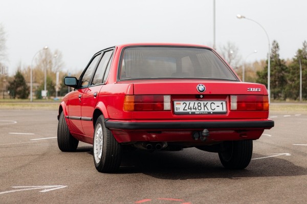 Брестчанин показал отлично сохранившийся BMW E30 1986 года Брестчанин показал отлично сохранившийся BMW E30 1986 года