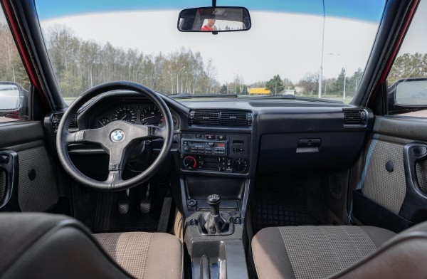Брестчанин показал отлично сохранившийся BMW E30 1986 года Брестчанин показал отлично сохранившийся BMW E30 1986 года