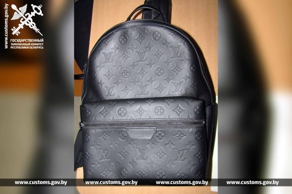 Водитель автобуса попытался провезти брендовые товары на 20 тыс. рублей — случай на границе в Бресте Водитель автобуса попытался провезти брендовые товары на 20 тыс. рублей — случай на границе в Бресте