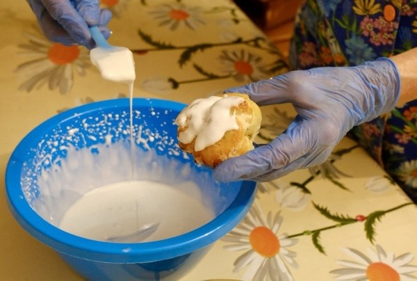 Пасхальные булочки за 20 минут: готовим легко, покупаем выгодно — с «Хит!» Пасхальные булочки за 20 минут: готовим легко, покупаем выгодно — с «Хит!»