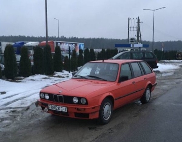 Брестчанин показал отлично сохранившийся BMW E30 1986 года Брестчанин показал отлично сохранившийся BMW E30 1986 года