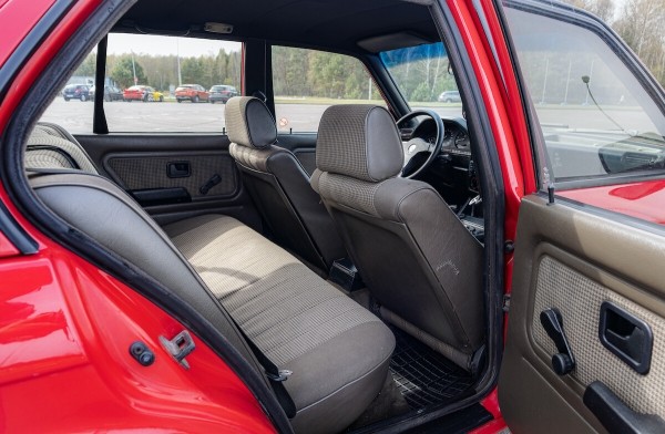 Брестчанин показал отлично сохранившийся BMW E30 1986 года Брестчанин показал отлично сохранившийся BMW E30 1986 года