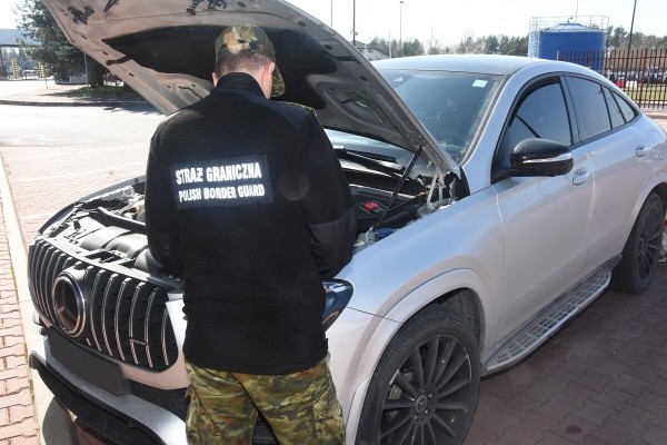 В Беларусь из ЕС не пропустили несколько дорогих машин. Вот по каким причинам В Беларусь из ЕС не пропустили несколько дорогих машин. Вот по каким причинам