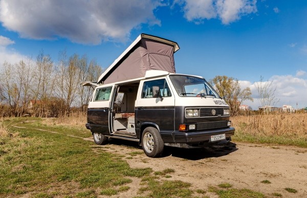 «Предлагали $15 000 — не отдал!» Брестчанин показал свой любимый кемпер из 90-х — VW T3 Westfalia «Предлагали $15 000 — не отдал!» Брестчанин показал свой любимый кемпер из 90-х — VW T3 Westfalia