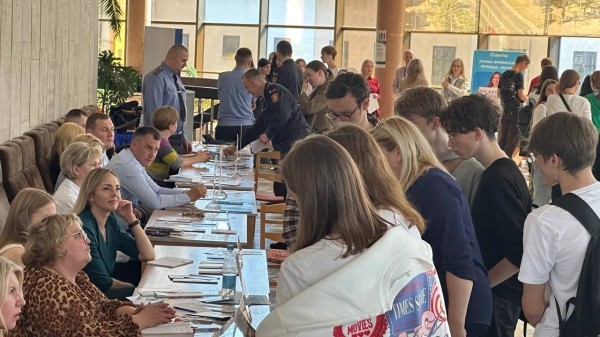 В первый день молодежной ярмарки вакансий в Бресте предложения о работе получили почти 800 человек В первый день молодежной ярмарки вакансий в Бресте предложения о работе получили почти 800 человек