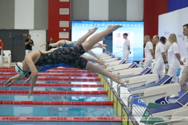 В Бресте стартовал открытый чемпионат Беларуси по плаванию — видеорепортаж В Бресте стартовал открытый чемпионат Беларуси по плаванию — видеорепортаж