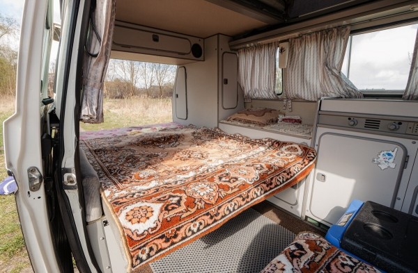 «Предлагали $15 000 — не отдал!» Брестчанин показал свой любимый кемпер из 90-х — VW T3 Westfalia «Предлагали $15 000 — не отдал!» Брестчанин показал свой любимый кемпер из 90-х — VW T3 Westfalia