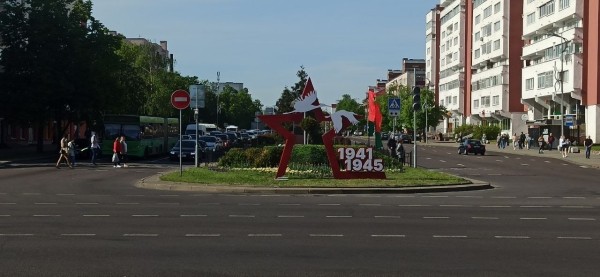 В Бресте на перекрестке бульвара Космонавтов и проспекта Машерова появилась новая инсталляция
