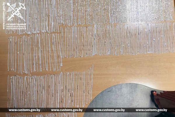 Водители прятали серебро в обуви — случай на границе в Бресте Водители прятали серебро в обуви — случай на границе в Бресте