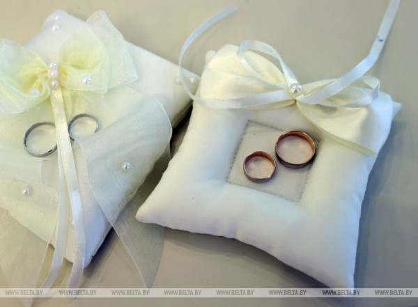 Мама и дочь одновременно вышли замуж Мама и дочь одновременно вышли замуж