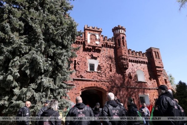 Мотоциклисты из стран ЕС посетили Брестскую крепость Мотоциклисты из стран ЕС посетили Брестскую крепость