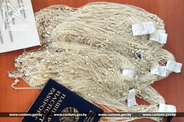 Водители прятали серебро в обуви — случай на границе в Бресте Водители прятали серебро в обуви — случай на границе в Бресте