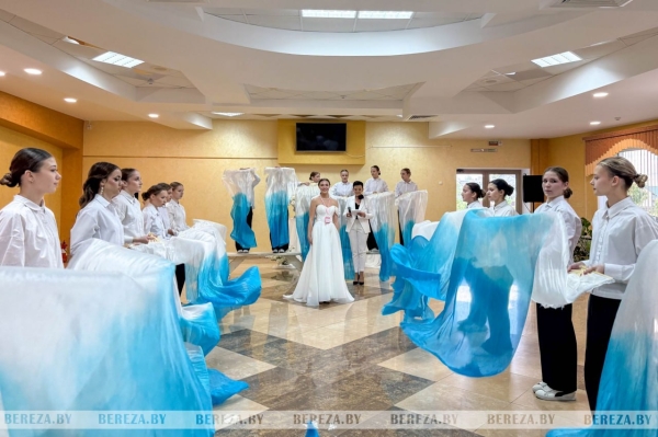 Инициативные березовчане организовали выставку-фестиваль «Ночь в ЗАГСе» Инициативные березовчане организовали выставку-фестиваль «Ночь в ЗАГСе»