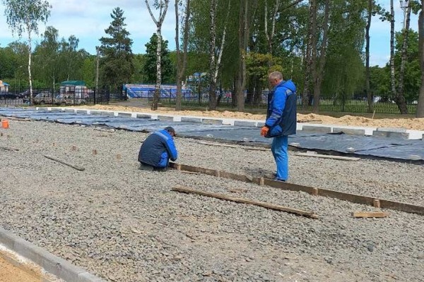 В Кобрине строят современный скейт-парк В Кобрине строят современный скейт-парк
