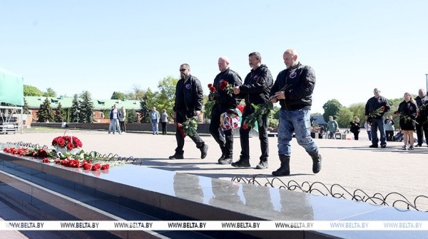 Мотоциклисты из стран ЕС посетили Брестскую крепость Мотоциклисты из стран ЕС посетили Брестскую крепость