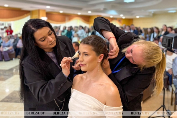 Инициативные березовчане организовали выставку-фестиваль «Ночь в ЗАГСе» Инициативные березовчане организовали выставку-фестиваль «Ночь в ЗАГСе»