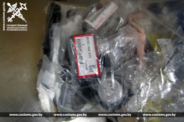 Водитель рейсового автобуса спрятал от таможенного контроля автозапчасти — подробности случая на границе в Бресте Водитель рейсового автобуса спрятал от таможенного контроля автозапчасти — подробности случая на границе в Бресте